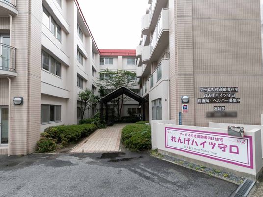 建物入口の外観