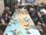 共有食堂での食事風景