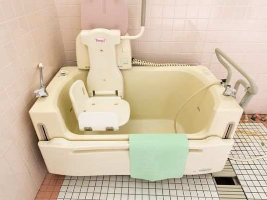 便利な機能の介護用浴槽