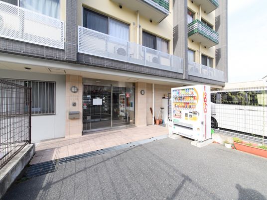 エントランスの外観