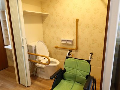 バリアフリー設計のトイレ