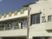 日差しが差し込む建物外観