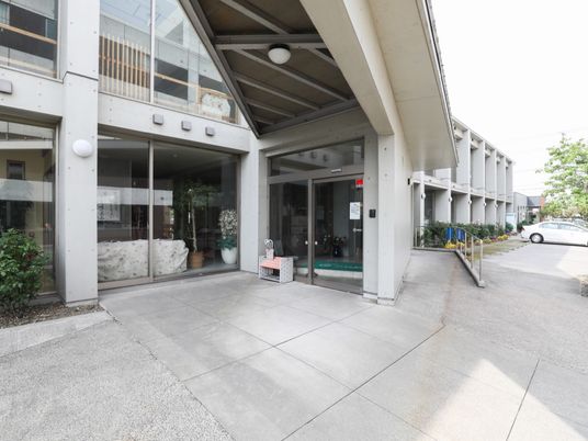 明るく開放的なエントランス