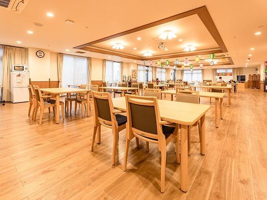 明るい食堂の風景