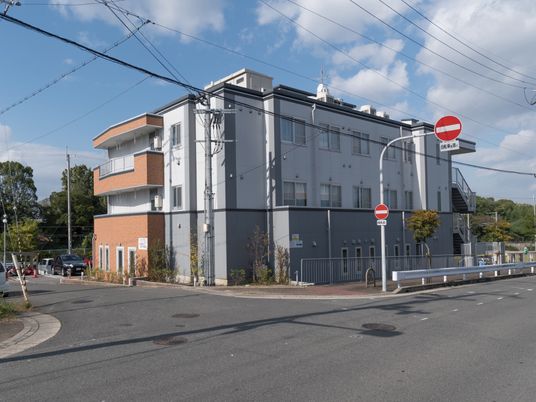 現代的な建物の外観