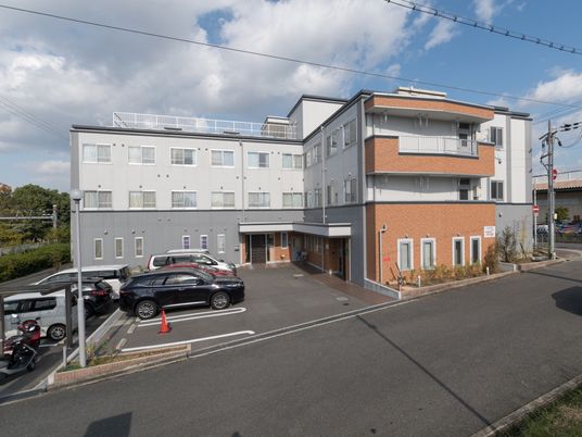 多階層の建物外観