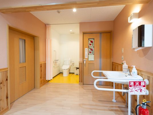 居室の入口と洗面設備