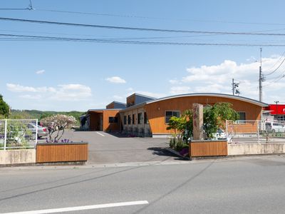 木造風デザインの外観