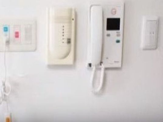 通信機器が設置された壁