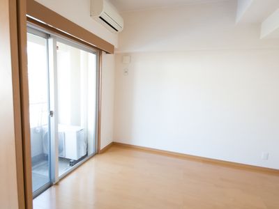 広々とした明るい居室