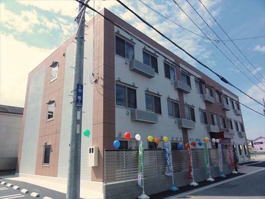 新築そうな建物外観