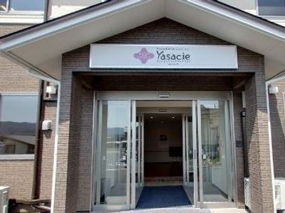 エントランスと看板