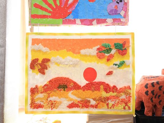 壁に飾られた工作アート