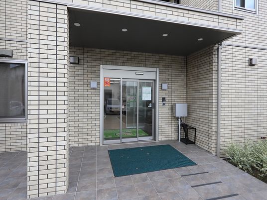 清潔感のあるエントランス