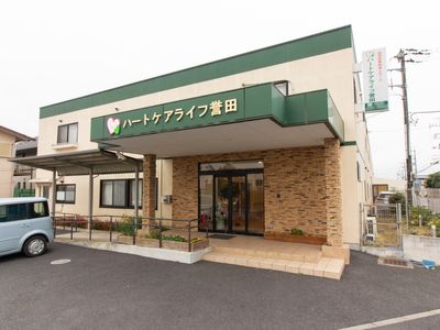 清潔なエントランス前