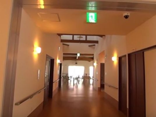 温もりのある廊下の風景