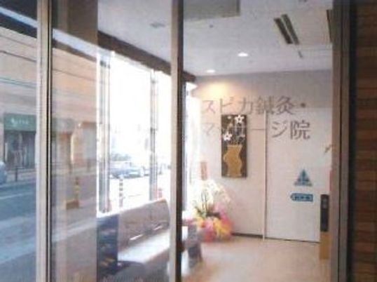 エントランスの開放的な空間