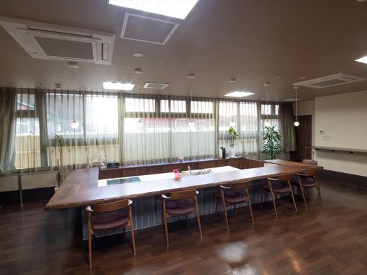 広々とした食堂の様子