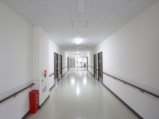 清潔な廊下の光景
