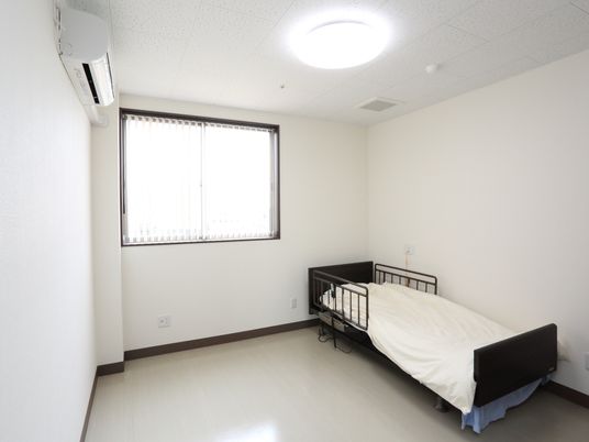 シンプルな居室の風景