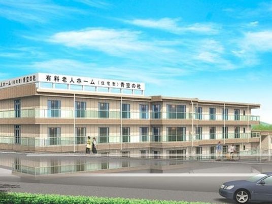 明るい外観の建物正面