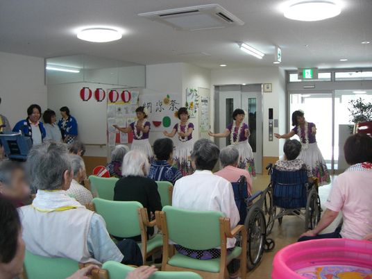 多目的室でのレクリエーション