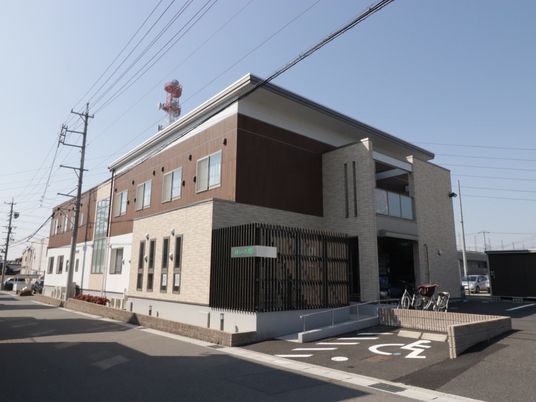 新しい建物の外観