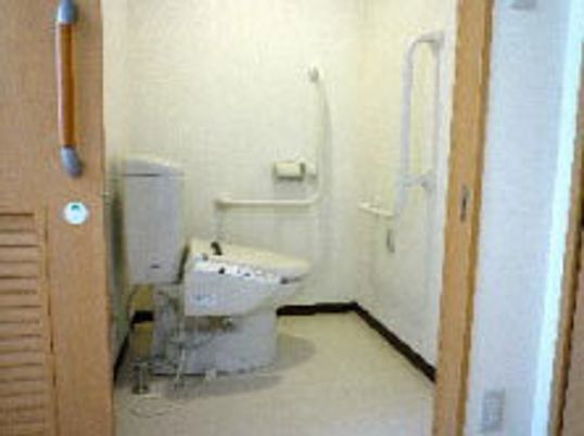  バリアフリー設計のトイレ 