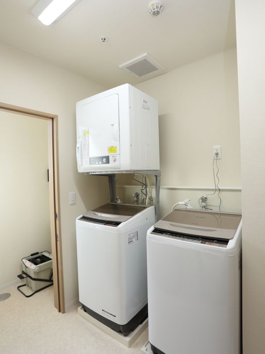 洗濯機と乾燥機の設備