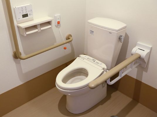 手すり付きトイレ設備