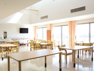 清潔な共有ダイニングルーム