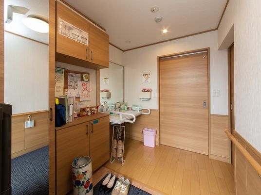 綺麗な居室の玄関部分