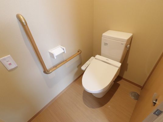 バリアフリー設計のトイレ