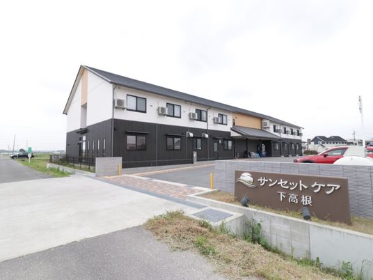 モダンな外観の建物