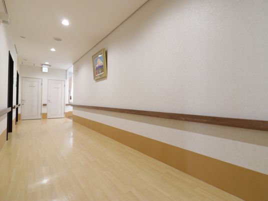 清潔感ある施設の廊下