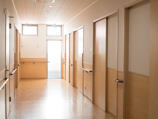 明るく広い廊下