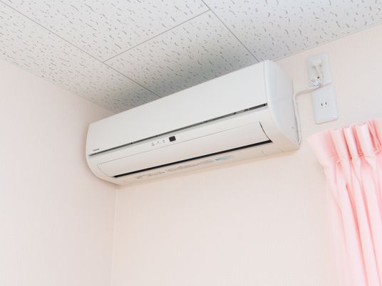 壁掛けエアコンのある部屋