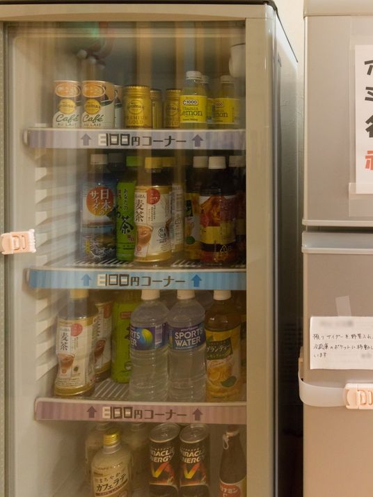 冷蔵庫のドリンク棚