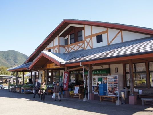 山々を背にした快適な施設
