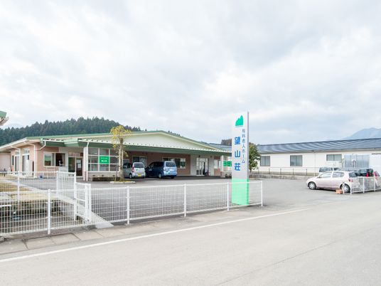 広々とした明るい外観