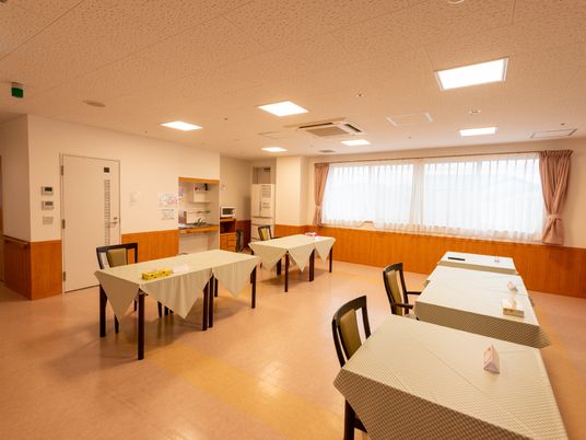 広々とした食堂空間