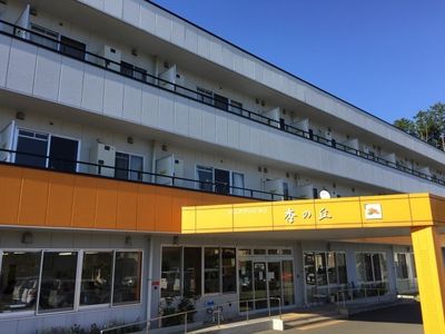 清潔感ある施設エントランス
