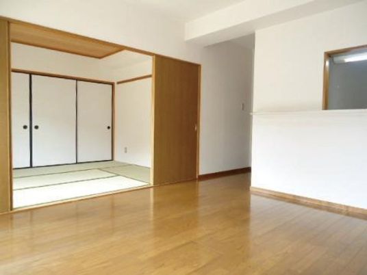 清潔な和室と廊下