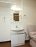 洗面台とトイレのある部屋
