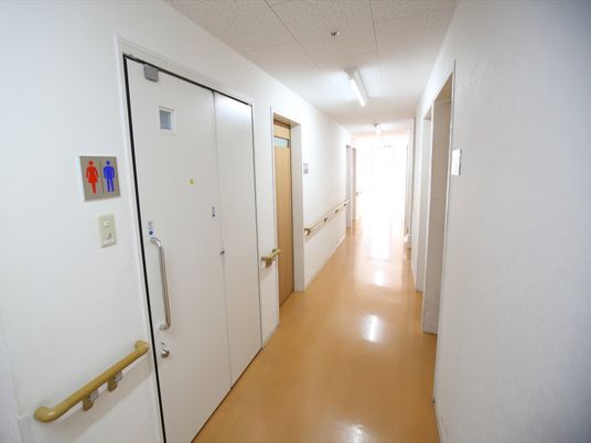 手すり付きの廊下
