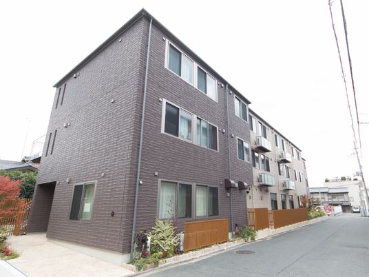 現代的な建物の外観