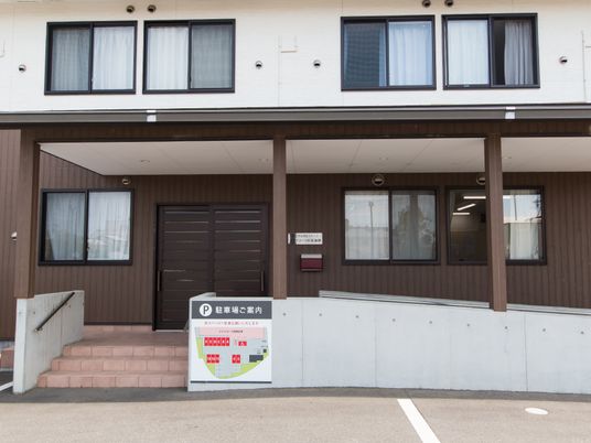 施設のエントランス