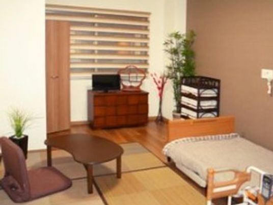 落ち着いた色合いの居室