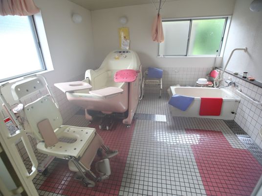 設備整った浴室空間