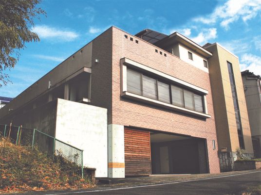現代的な建物の外観